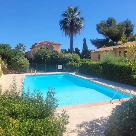 Modern House With Pool - In Casa de Férias Sainte-Maxime